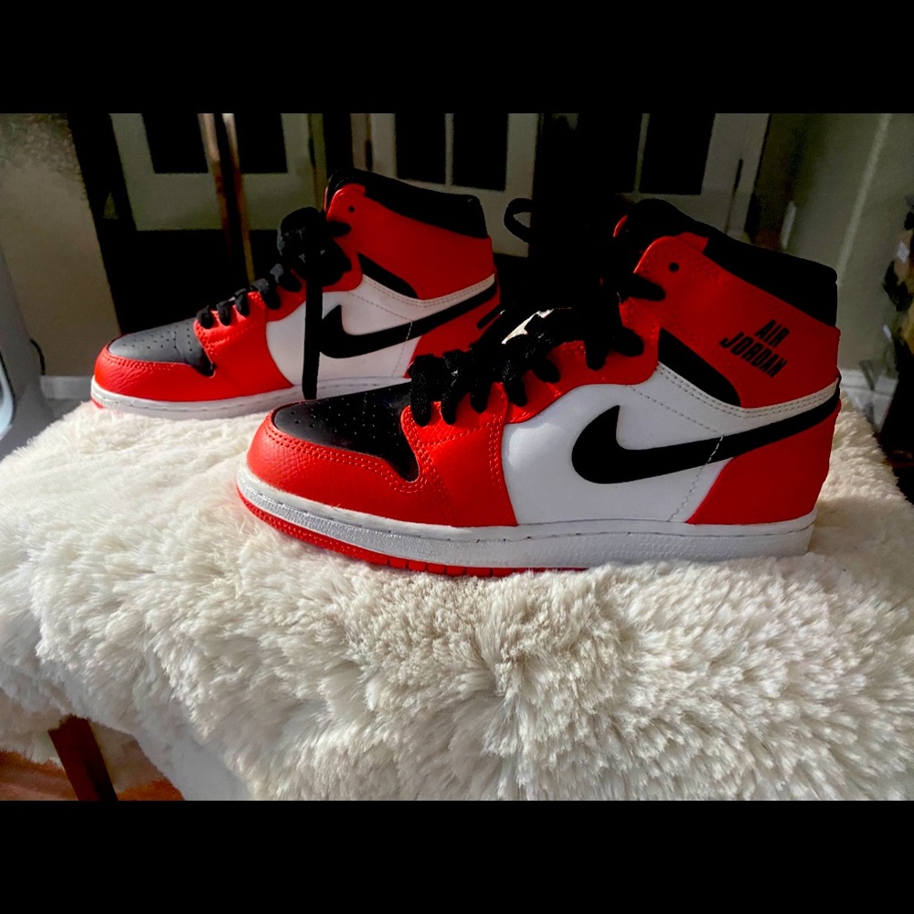 Jordan 1 youth retro